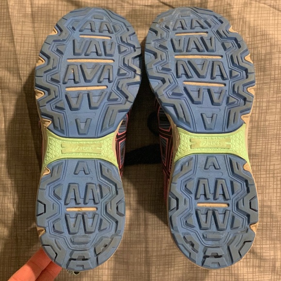 Women’s ASICS - Picture 4 of 6